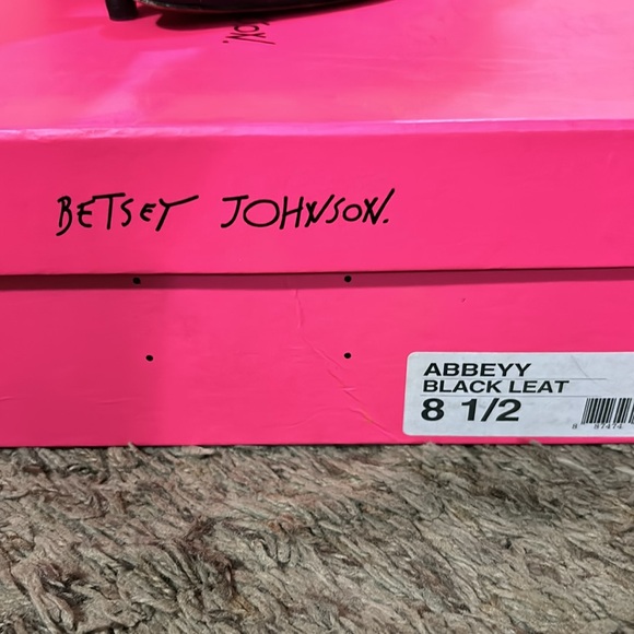 Sleek looking booties ! - Picture 5 of 6